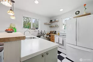 923 S Bay Rd NE, Olympia, WA 98506 - Photo 10