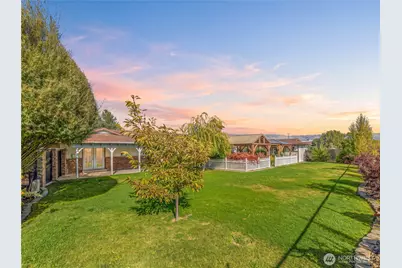 1919 4th Street SE, East Wenatchee, WA 98802 - Photo 2