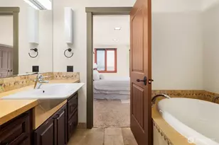 371 W Olympic Pl, Seattle, WA 98119 - Photo 24