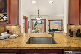 371 W Olympic Pl, Seattle, WA 98119 - Photo 20