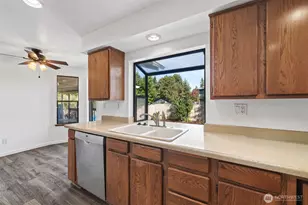 16424 126th Pl SE, Renton, WA 98058 - Photo 12