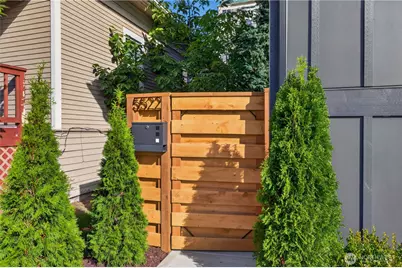 5520 Brooklyn Avenue NE, Seattle, WA 98105 - Photo 20