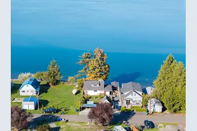 19008 Soundview Dr NW, Stanwood, WA 98292 - Photo 2