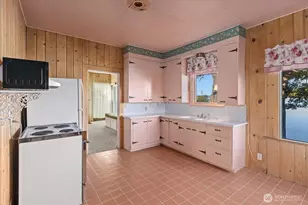 19008 Soundview Dr NW, Stanwood, WA 98292 - Photo 10