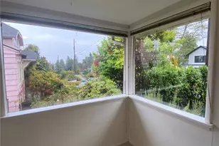 702 N 117th St, Seattle, WA 98133 - Photo 6