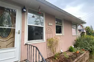 702 N 117th St, Seattle, WA 98133 - Photo 8