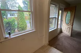 702 N 117th St, Seattle, WA 98133 - Photo 10