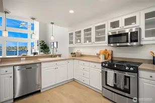 2400 8th Ave N, Seattle, WA 98109 - Photo 10