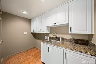 10501 39th Ave SW, Seattle, WA 98146 - Photo 28