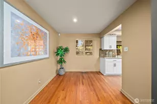 10501 39th Ave SW, Seattle, WA 98146 - Photo 12