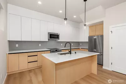 3842 Linden Avenue N, Seattle, WA 98103 - Photo 4