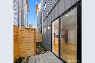 3842 Linden Avenue N, Seattle, WA 98103 - Photo 8