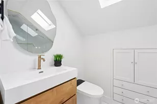 9244 Dayton Ave N, Seattle, WA 98103 - Photo 18