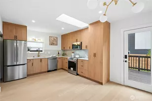 9244 Dayton Ave N, Seattle, WA 98103 - Photo 8