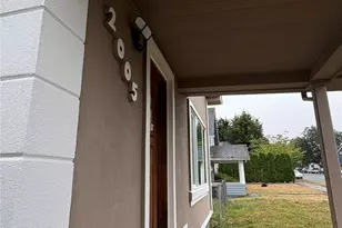 2005 Rockefeller, Everett, WA 98201 - Photo 2