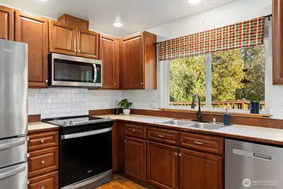 7680 Beacon Place NE, Bremerton, WA 98311 - Photo 10