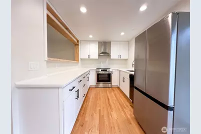 11245 12th Avenue S, Seattle, WA 98168 - Photo 2