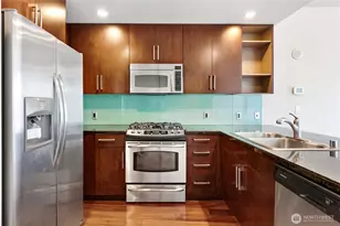 910 Lenora St, Seattle, WA 98121 - Photo 4