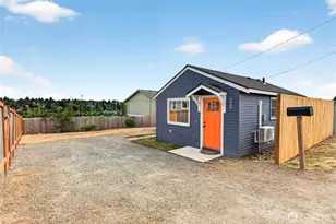 2907 SW Cloverdale St, Seattle, WA 98126 - Photo 2