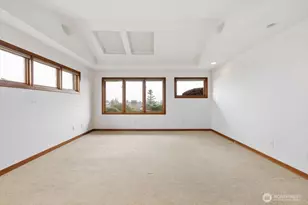 9600 Hilltop Rd, Bellevue, WA 98004 - Photo 18