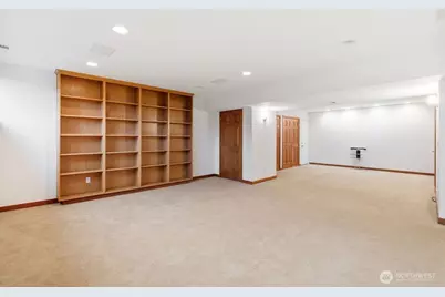 9600 Hilltop Rd, Bellevue, WA 98004 - Photo 28