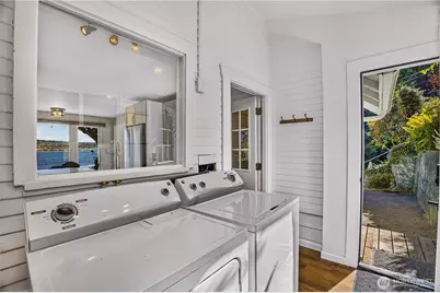 1231 Maplewood Beach Dr, Gig Harbor, WA 98332 - Photo 12