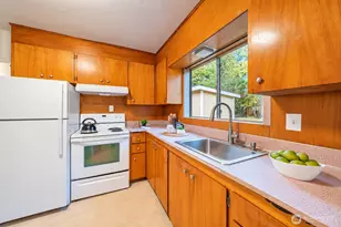 5522 NE 193rd St, Lake Forest Park, WA 98155 - Photo 8