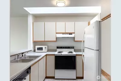 124 SW 154th Street #302, Burien, WA 98166 - Photo 4