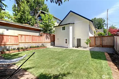 7043 17 Avenue NW, Seattle, WA 98117 - Photo 2