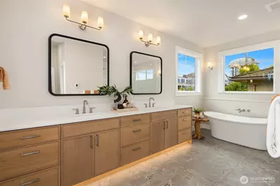 3020 38th Avenue W, Seattle, WA 98199 - Photo 18