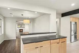 10680 Marine View Dr SW, Seattle, WA 98146 - Photo 8