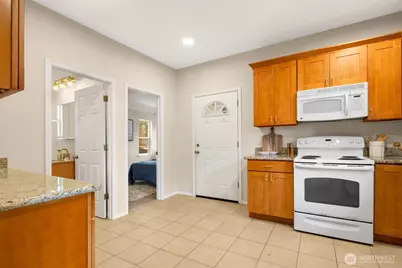 940 N 76th Street, Seattle, WA 98103 - Photo 12