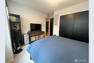 8527 Interlake Avenue N, Seattle, WA 98103 - Photo 12