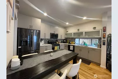 8527 Interlake Avenue N, Seattle, WA 98103 - Photo 6