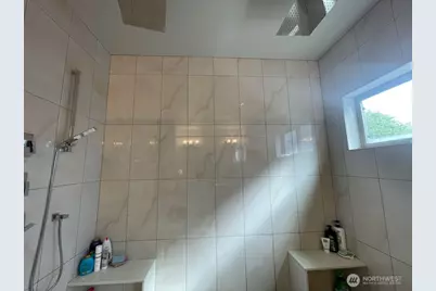 8527 Interlake Avenue N, Seattle, WA 98103 - Photo 18