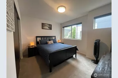 8527 Interlake Avenue N, Seattle, WA 98103 - Photo 10