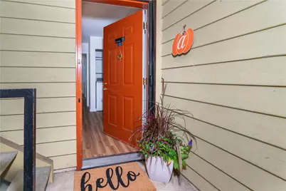 455 Newport Way NW #103, Issaquah, WA 98027 - Photo 2