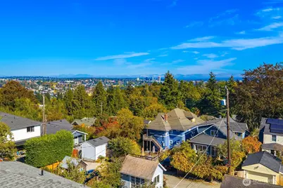 2570 5th Avenue W, Seattle, WA 98119 - Photo 8