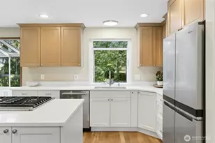12406 SE 47th St, Bellevue, WA 98006 - Photo 10