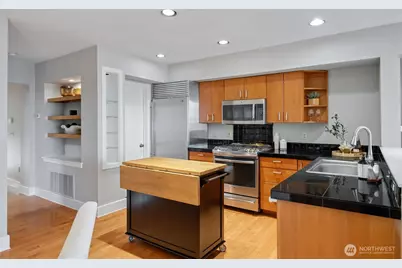212 N 45th Street, Seattle, WA 98103 - Photo 4