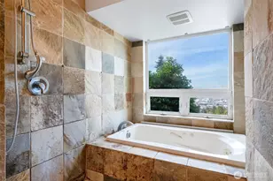 212 N 45th St, Seattle, WA 98103 - Photo 12