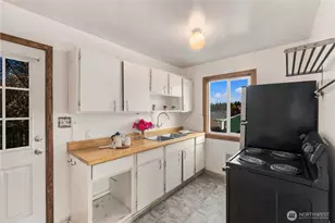 3016 SW Roxbury St, Seattle, WA 98126 - Photo 8