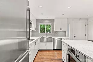 14527 NE 40th St, Bellevue, WA 98007 - Photo 10
