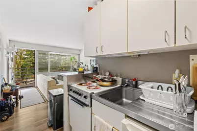 2600 Thorndyke Avenue W, Seattle, WA 98199 - Photo 12