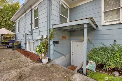 3852 Courtland Place S, Seattle, WA 98118 - Photo 4