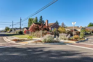 1726 2nd St, Marysville, WA 98270 - Photo 4