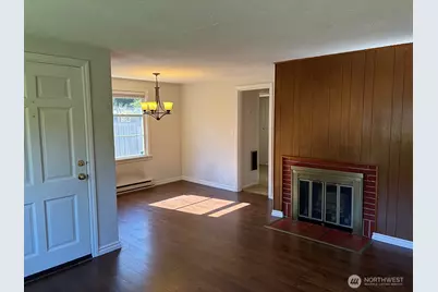 11225 Woodley Avenue S, Seattle, WA 98178 - Photo 2