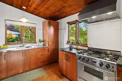 3611 30th Avenue W, Seattle, WA 98199 - Photo 8