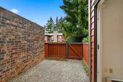 1731 157th Avenue NE #E103, Bellevue, WA 98008 - Photo 16