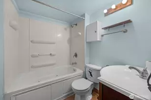 3005 3rd Ave W, Seattle, WA 98119 - Photo 24